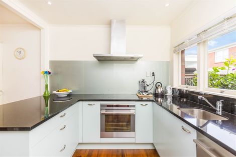 Photo of property in 4/40 Lake Road, Narrow Neck, Auckland, 0624