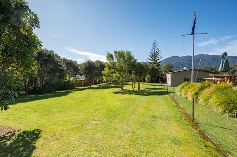 Photo of property in 4 Worlds End Road, Tennyson Inlet, 7195