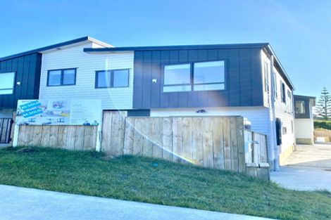 Photo of property in 4b Unsworth Drive, Unsworth Heights, Auckland, 0632