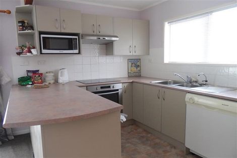 Photo of property in 1/28 Pahi Place, West Harbour, Auckland, 0618