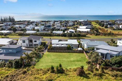 Photo of property in 18 Mangatawhiri Road, Omaha, 0986