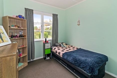 Photo of property in 120 Huatoki Street, Frankleigh Park, New Plymouth, 4310