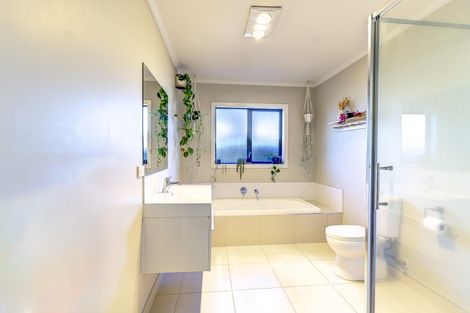 Photo of property in 31 Tupelo Street, Pukete, Hamilton, 3200