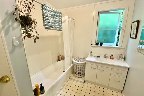 Photo of property in 1/12 Myrtle Crescent, Mount Cook, Wellington, 6021