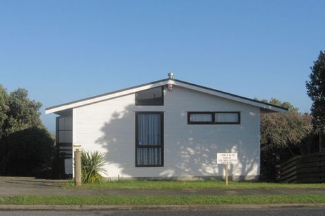 Photo of property in 135 Gloaming Hill, Titahi Bay, Porirua, 5022