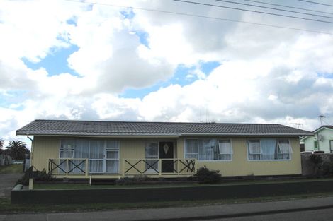 Photo of property in 23 Seafront Road, Castlecliff, Whanganui, 4501