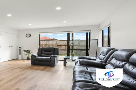 Photo of property in 8/25 Vodanovich Road, Te Atatu South, Auckland, 0610