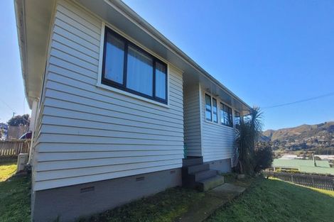 Photo of property in 54 Davidson Crescent, Tawa, Wellington, 5028