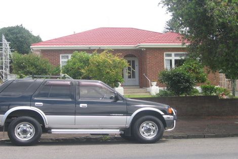 Photo of property in 14 Woodbine Avenue, Greenlane, Auckland, 1051