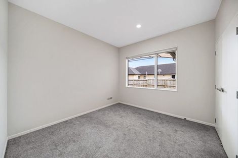 Photo of property in 24 Kilmacrennan Drive, Rosehill, Papakura, 2113