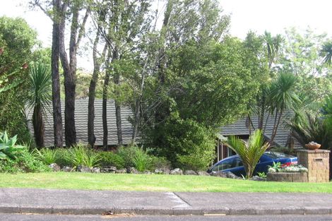 Photo of property in 28 Woodfern Crescent, Titirangi, Auckland, 0604