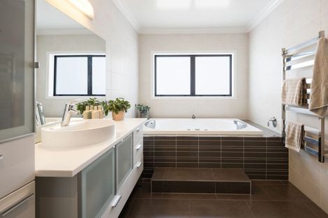 Photo of property in 27 Dalethorpe Avenue, Fairfield, Hamilton, 3214