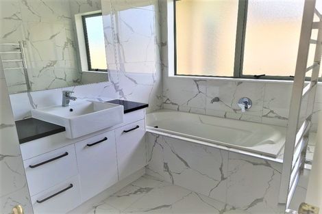 Photo of property in 71 Medvale Avenue, Flat Bush, Auckland, 2019