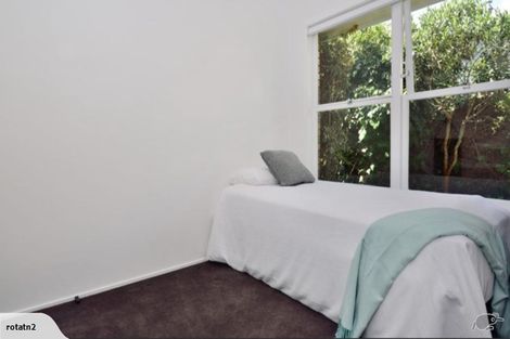 Photo of property in 2/40a Blakeborough Drive, Forrest Hill, Auckland, 0620