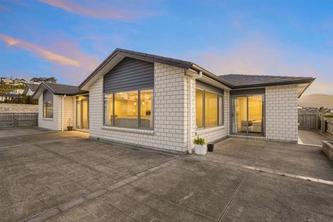 Photo of property in 16 Ken Douglas Drive, Aotea, Porirua, 5024