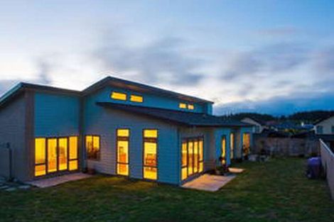 Photo of property in 26 Bluewater Place, Paraparaumu, 5032