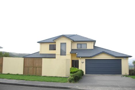 Photo of property in 3 Bennett Grove, Newlands, Wellington, 6037