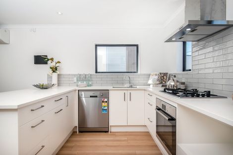 Photo of property in 12b Ropata Avenue, Point England, Auckland, 1072