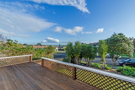 Photo of property in 199 Carnoustie Drive, Wattle Downs, Auckland, 2103