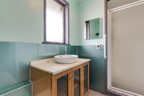 Photo of property in 7 Newington Road, Henderson, Auckland, 0612