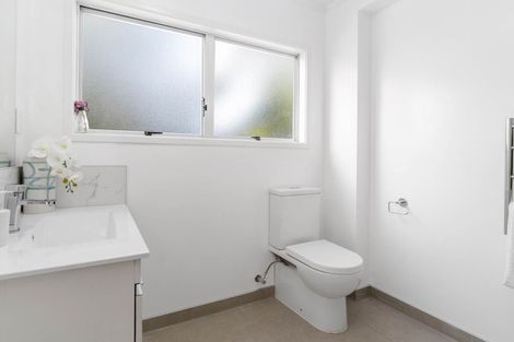 Photo of property in 35 Reelick Avenue, Pakuranga Heights, Auckland, 2010