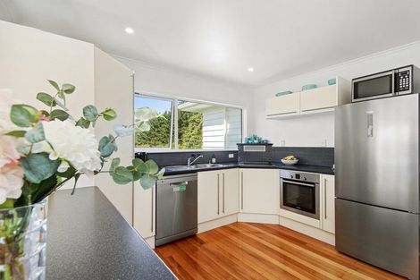 Photo of property in 37 Sunrise Boulevard, Tawa, Wellington, 5028