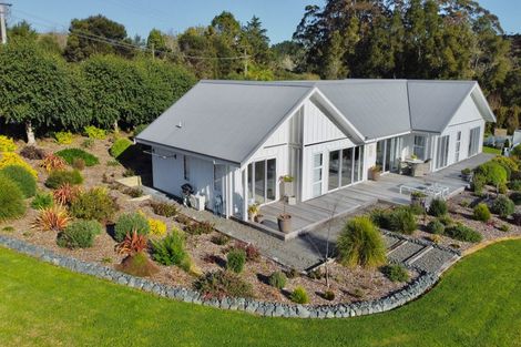 Photo of property in 728 Peak Road, Helensville, 0875