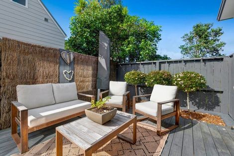 Photo of property in 4 William Bayes Place, Red Beach, 0932