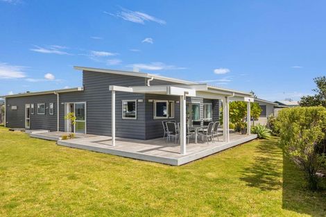 Photo of property in 139 Rangiora Crescent, Matarangi, Whitianga, 3592