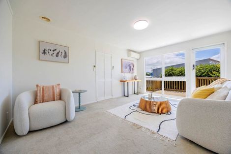 Photo of property in 2/89 Diana Drive, Glenfield, Auckland, 0627