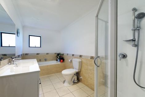 Photo of property in 9 Exotic Place, Massey, Auckland, 0614