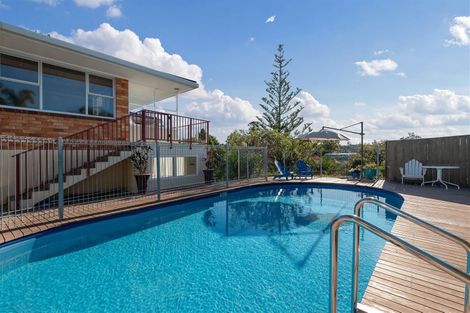 Photo of property in 17 Liston Crescent, Cockle Bay, Auckland, 2014