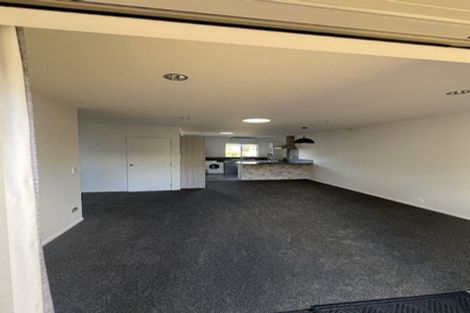 Photo of property in 1/48 Taharoto Road, Takapuna, Auckland, 0622