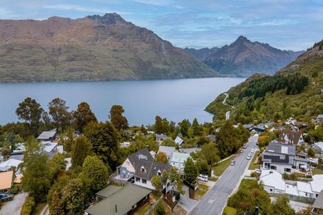 Photo of property in 15a Williams Street, Sunshine Bay, Queenstown, 9300