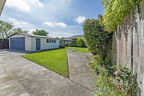 Photo of property in 33 Farquhars Road, Redwood, Christchurch, 8051