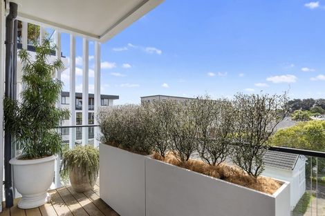 Photo of property in 201/8a Lake Pupuke Drive, Takapuna, Auckland, 0622