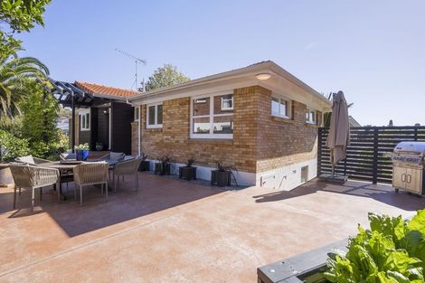 Photo of property in 6 Regal Place, Forrest Hill, Auckland, 0620