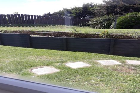 Photo of property in 2 Franklyn Road, Tawa, Wellington, 5028