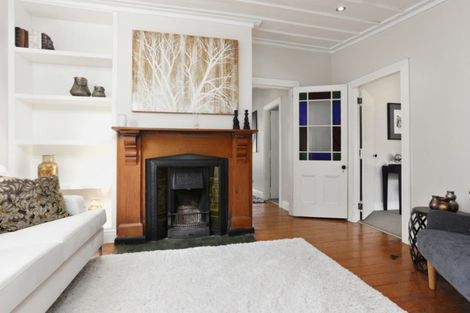 Photo of property in 7 Rodney Road, Northcote Point, Auckland, 0627