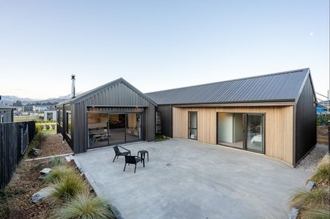 Photo of property in 23 Obelisk Street, Wanaka, 9305