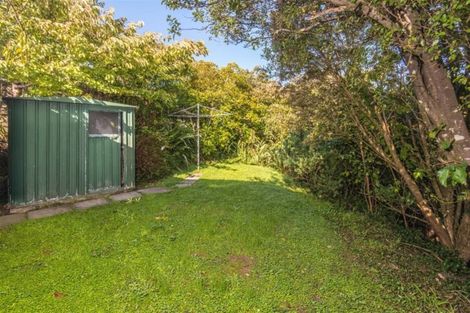 Photo of property in 19b Colchester Crescent, Newlands, Wellington, 6037