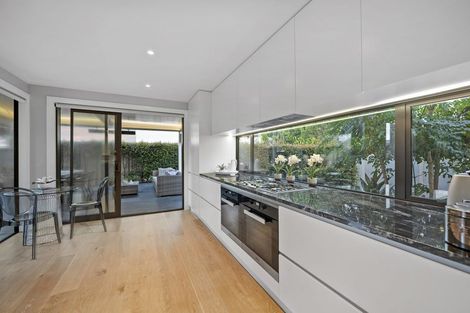 Photo of property in 9 Craig Road, Milford, Auckland, 0620