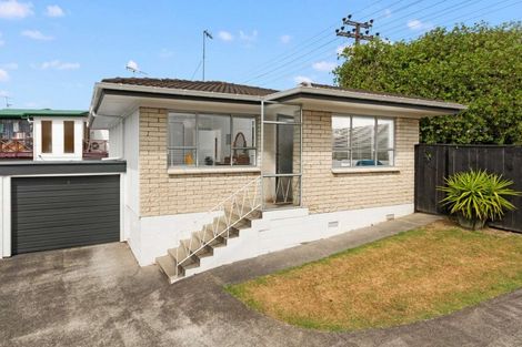 Photo of property in 1/31 Hepburn Road, Glendene, Auckland, 0602
