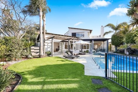 Photo of property in 2/2 Clifton Road, Hauraki, Auckland, 0622