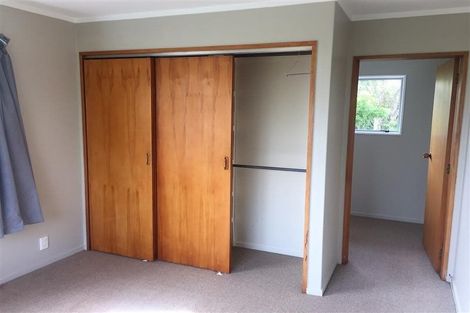 Photo of property in 13a Kingsbridge Place, Newlands, Wellington, 6037