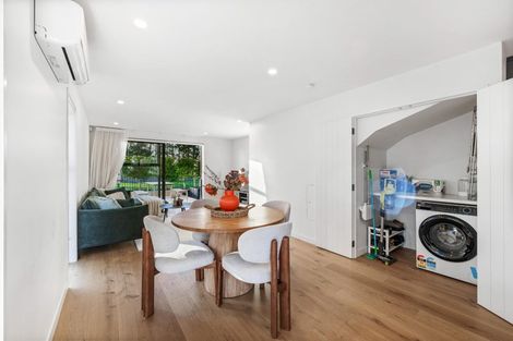 Photo of property in 3/111 Hobsonville Road, West Harbour, Auckland, 0618