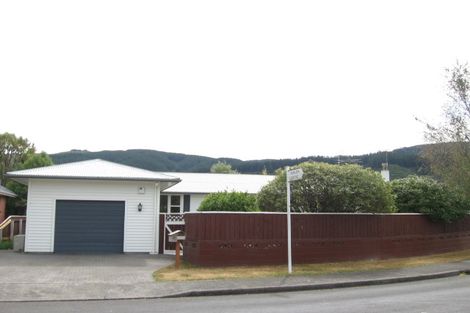 Photo of property in 9 Whirinaki Crescent, Heretaunga, Upper Hutt, 5018