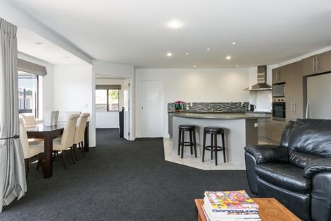 Photo of property in 2 Harrison Court, Clive, 4102