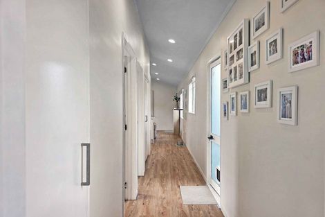 Photo of property in 86a Colwill Road, Massey, Auckland, 0614