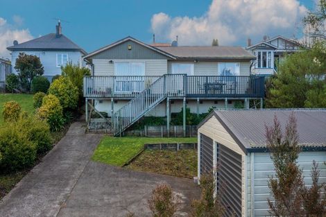 Photo of property in 52 Waverley Street, Waipawa, 4210